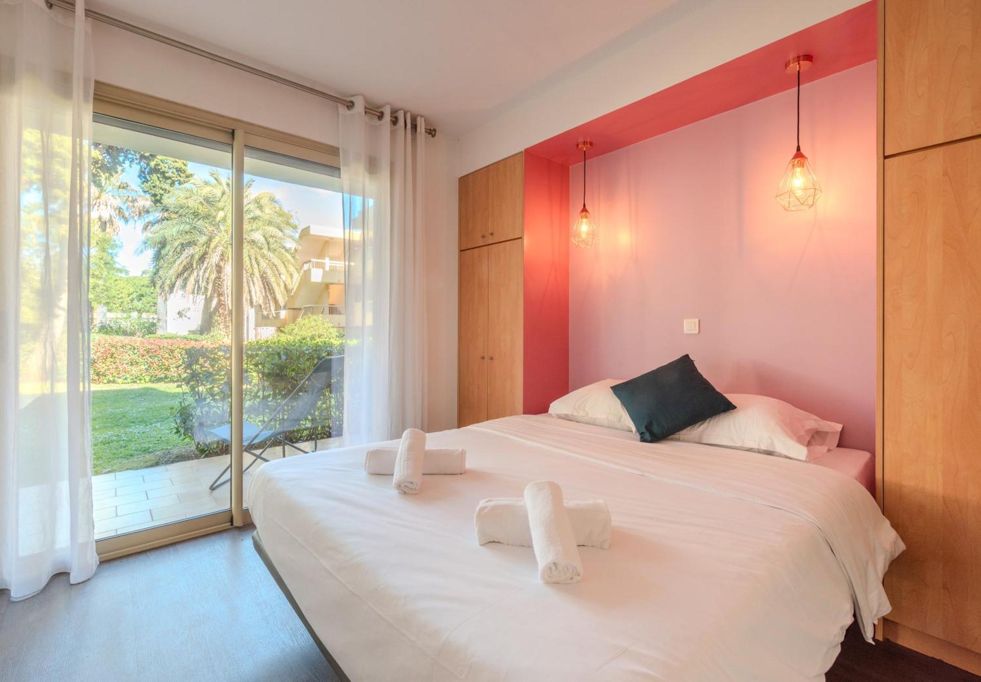 Les 15 Pins & La Mer -Your Green Getaway Near Sea & Beach Antibes Kültér fotó